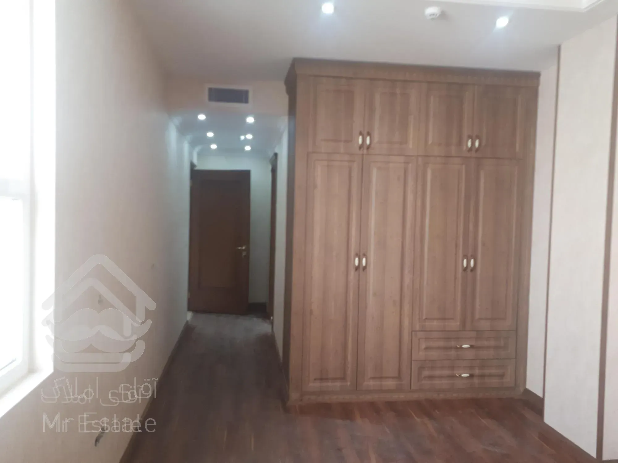 ۲۰۰ متر فردوس شرق نوساز ۳ پارکینگ