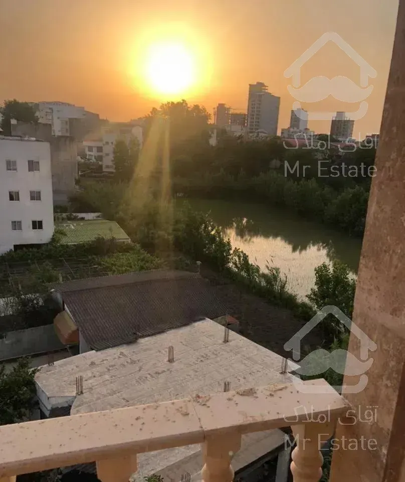 آپارتمان شهری نزدیک دریا ۱۱۱ متر لوکیشن