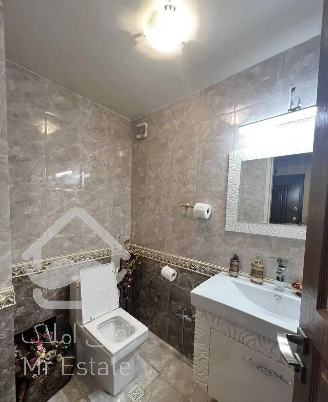 فروش ۱۳۵ متر ۲ خواب فول امکانات سوهانک لاله