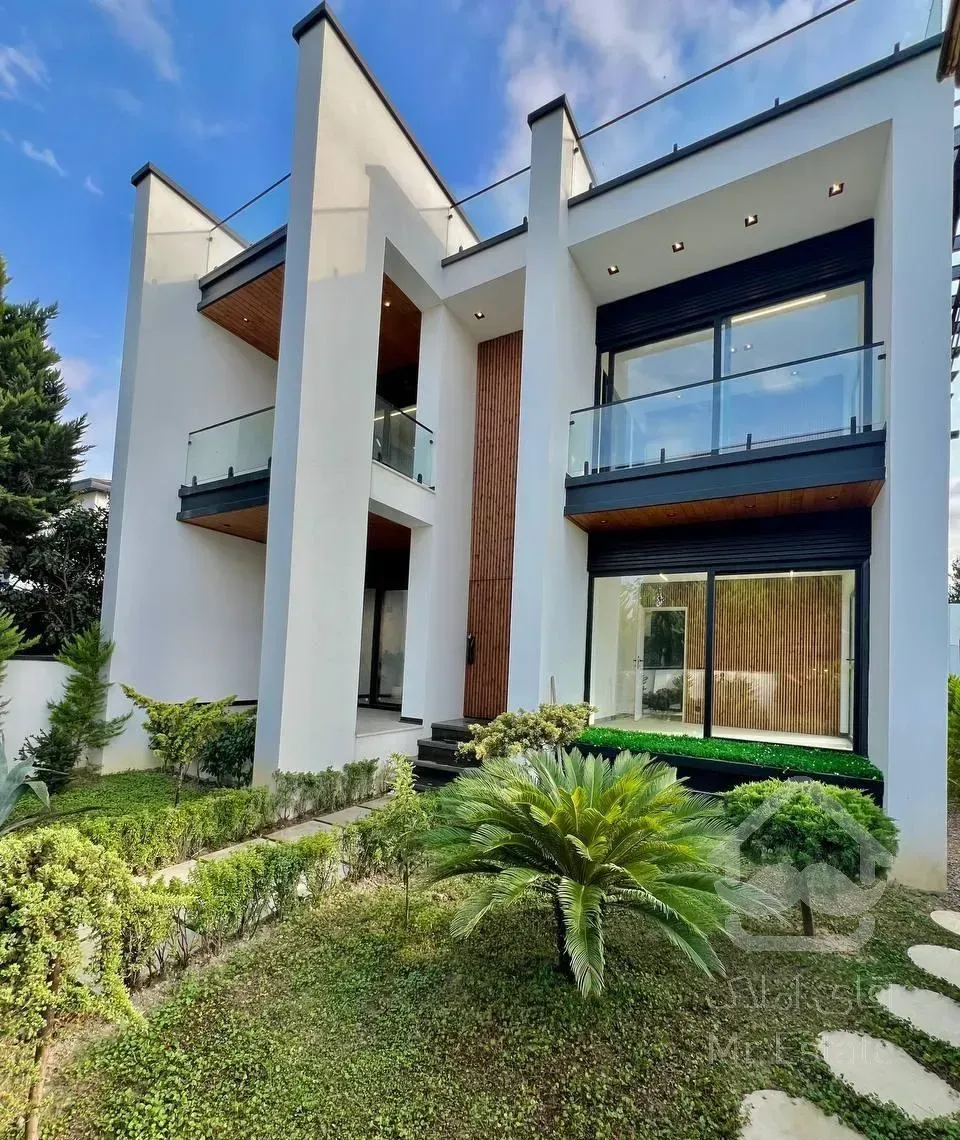 دوبلکس مدرن روف دار/استخرداخلی۴فصل/سنددار/۲۵۰متر