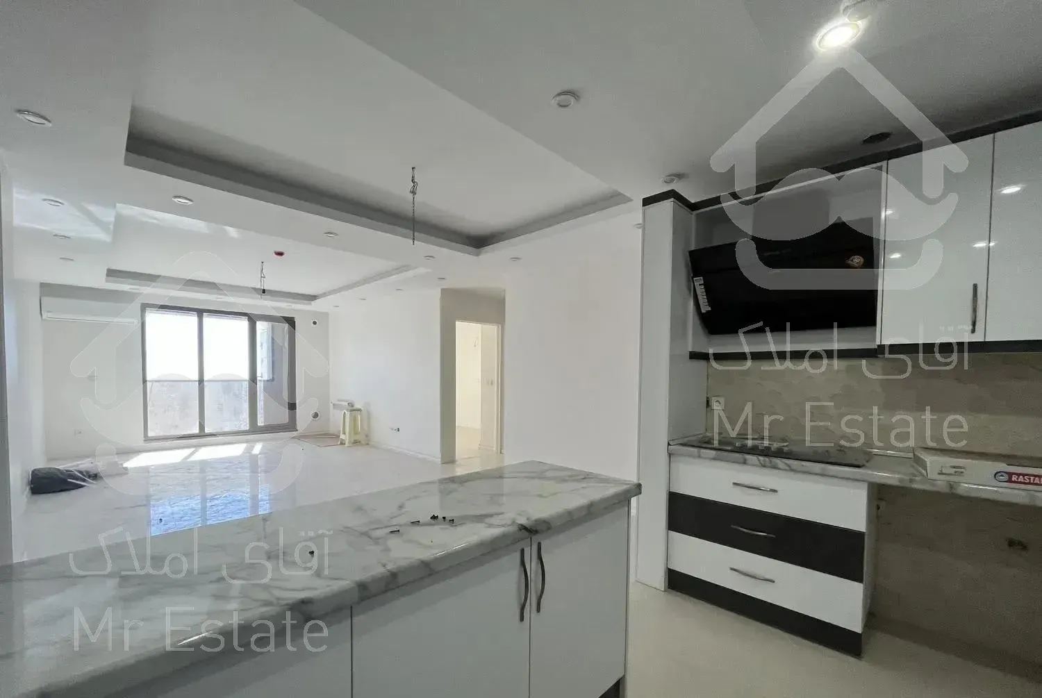 اپارتمان ١٠٦ متری/کلیدنخورده/طبقات آخر/چیتگر