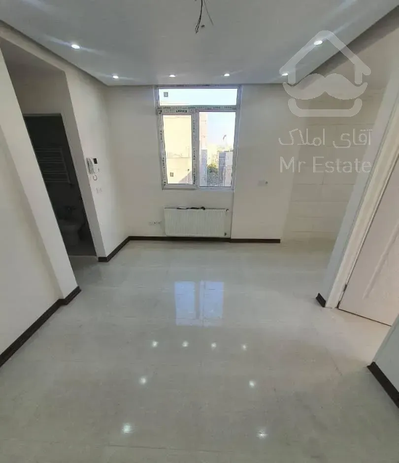 46 متر/مترو/مرکز خرید/گذر 12متری/سه نبش