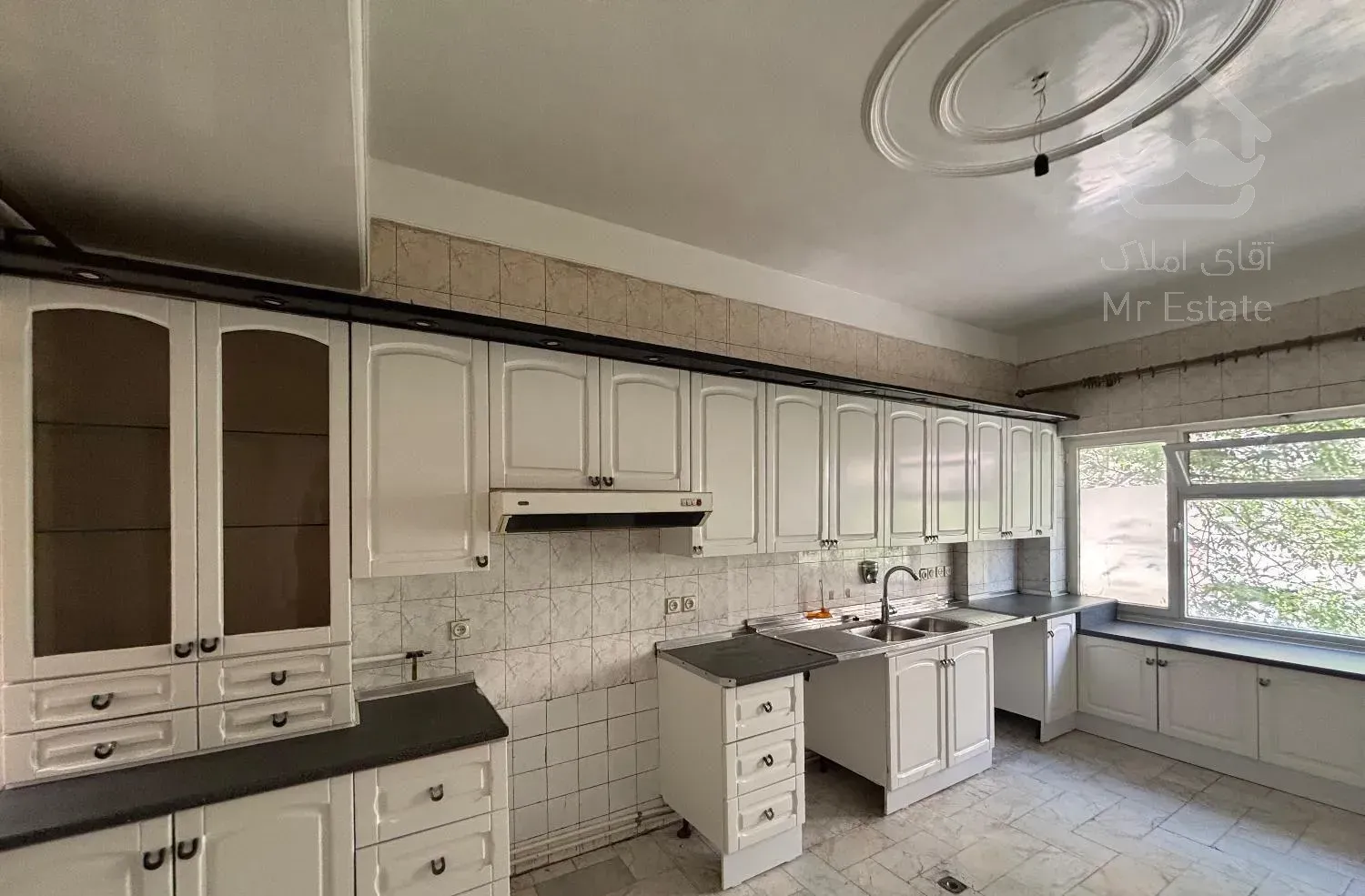 اپارتمان ۲۱۵متری، ۴خواب، طبقه ۱