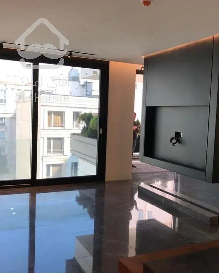 طبقه هفتم تراس بزرگ قابل چیدمان