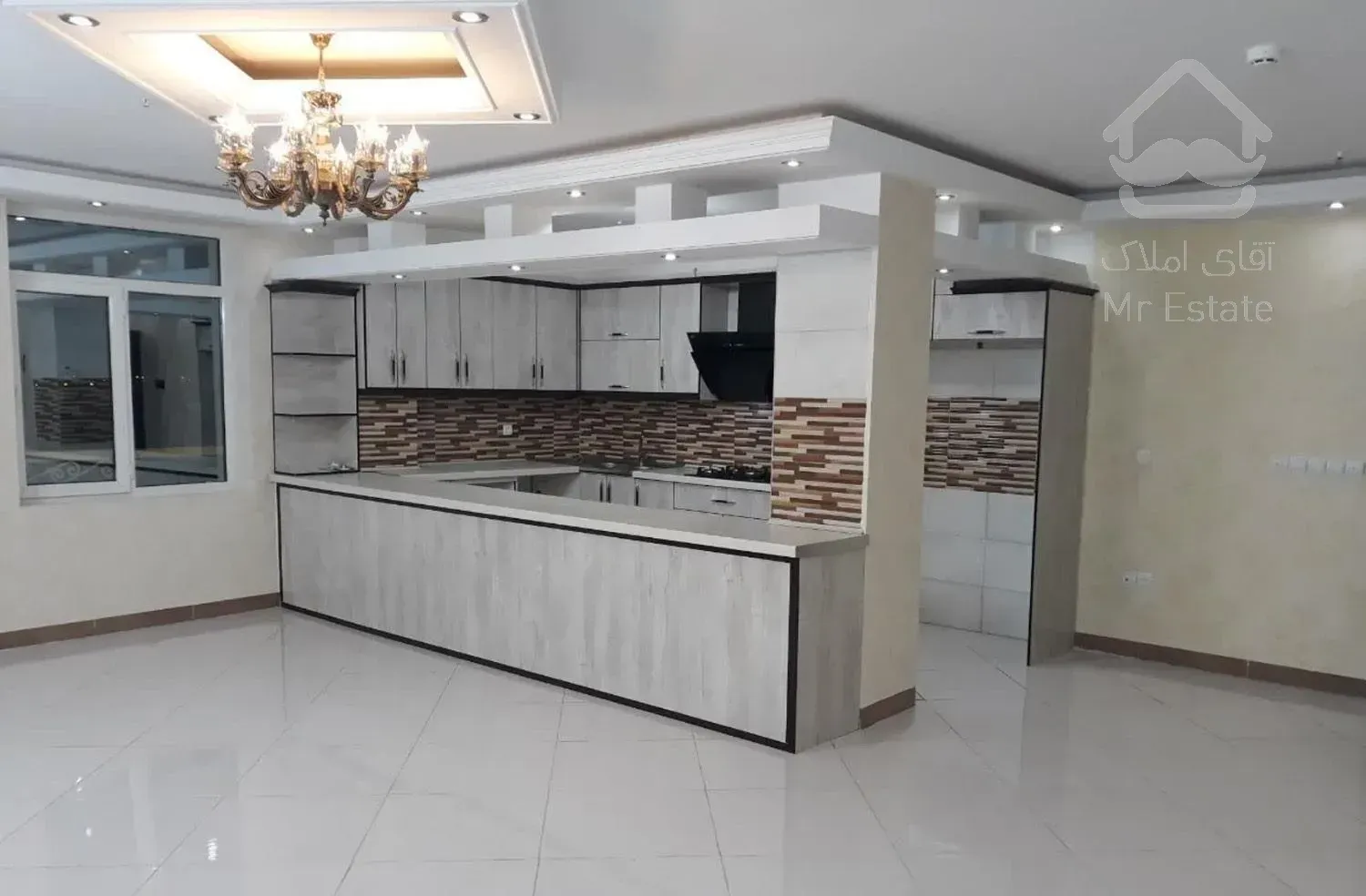 برج بلوط  فول باسازی سالن غرق نور  بشتابید