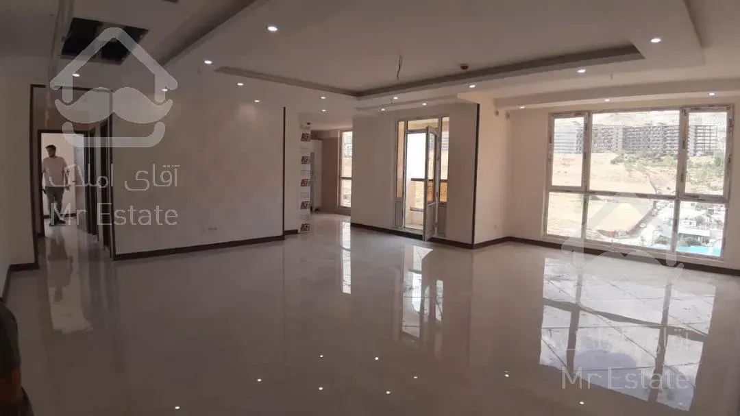 سکونت در عمارت ابر قدرت ها/۱۴۵ متر رونیکا پالاس پونک