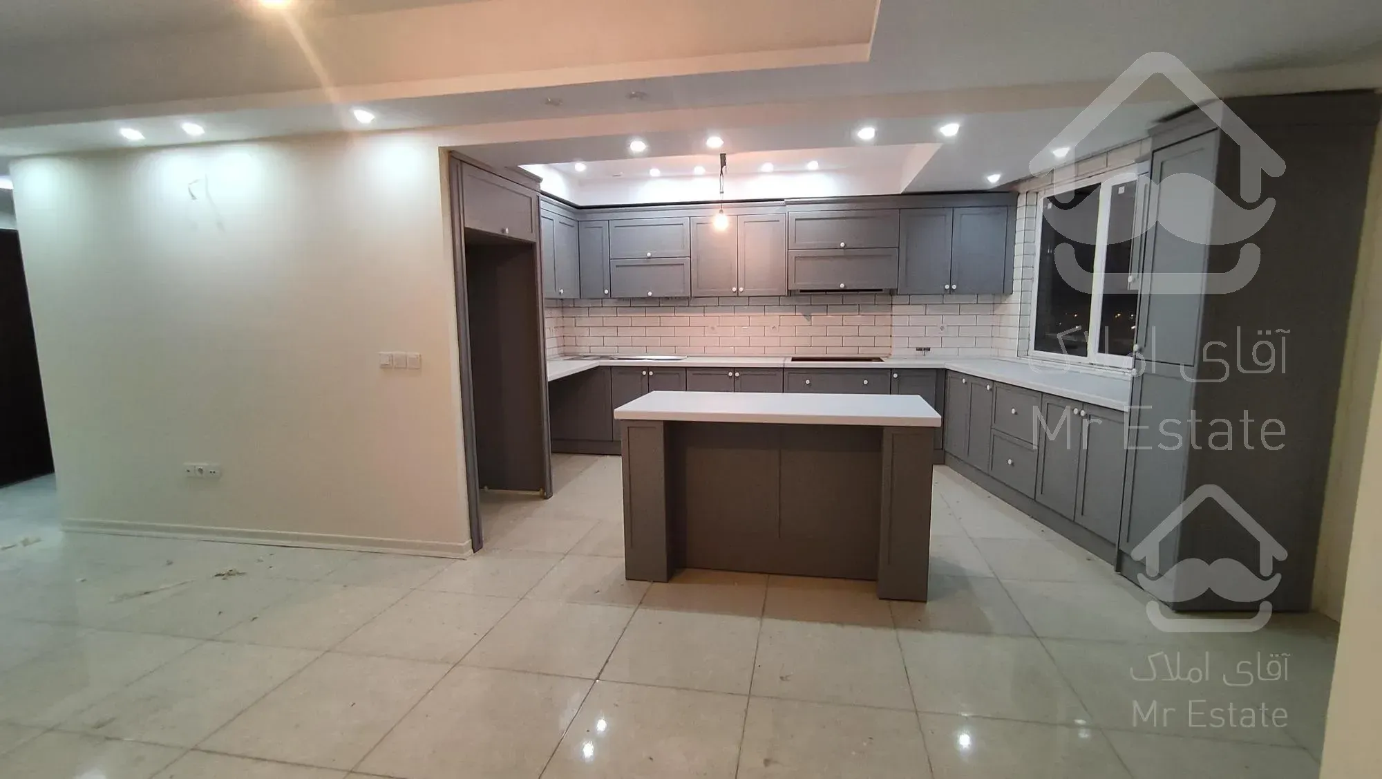 ۱۳۰متری ۳خوابه واقع در برج هواپیمایی کشوری