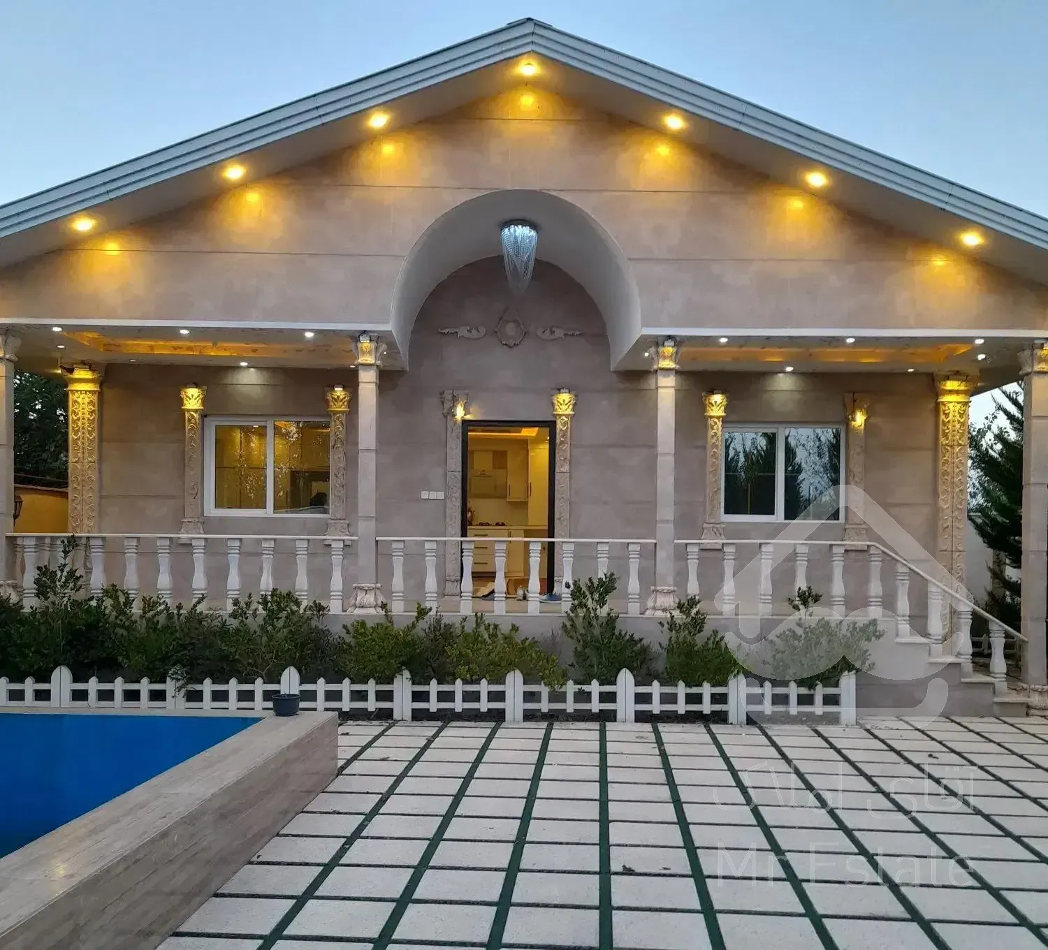 ویلای ۳۱۸ متری استخردار با سند تک برگ