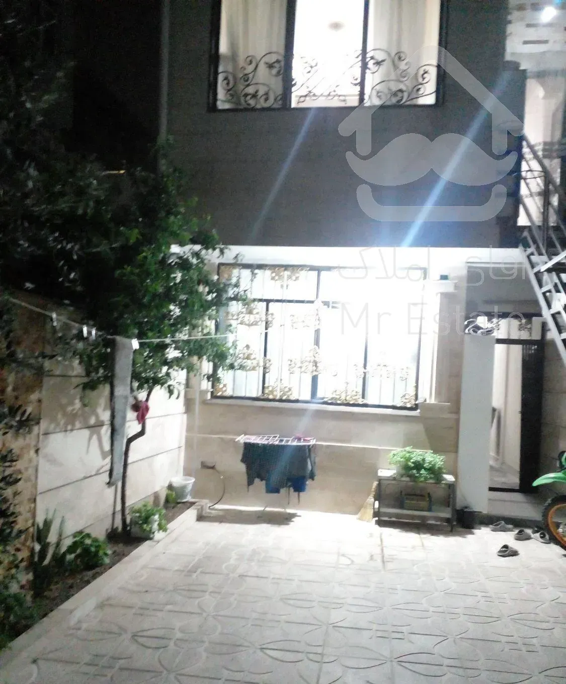 آپارتمان ۹۵ متری و یک باب مغازه