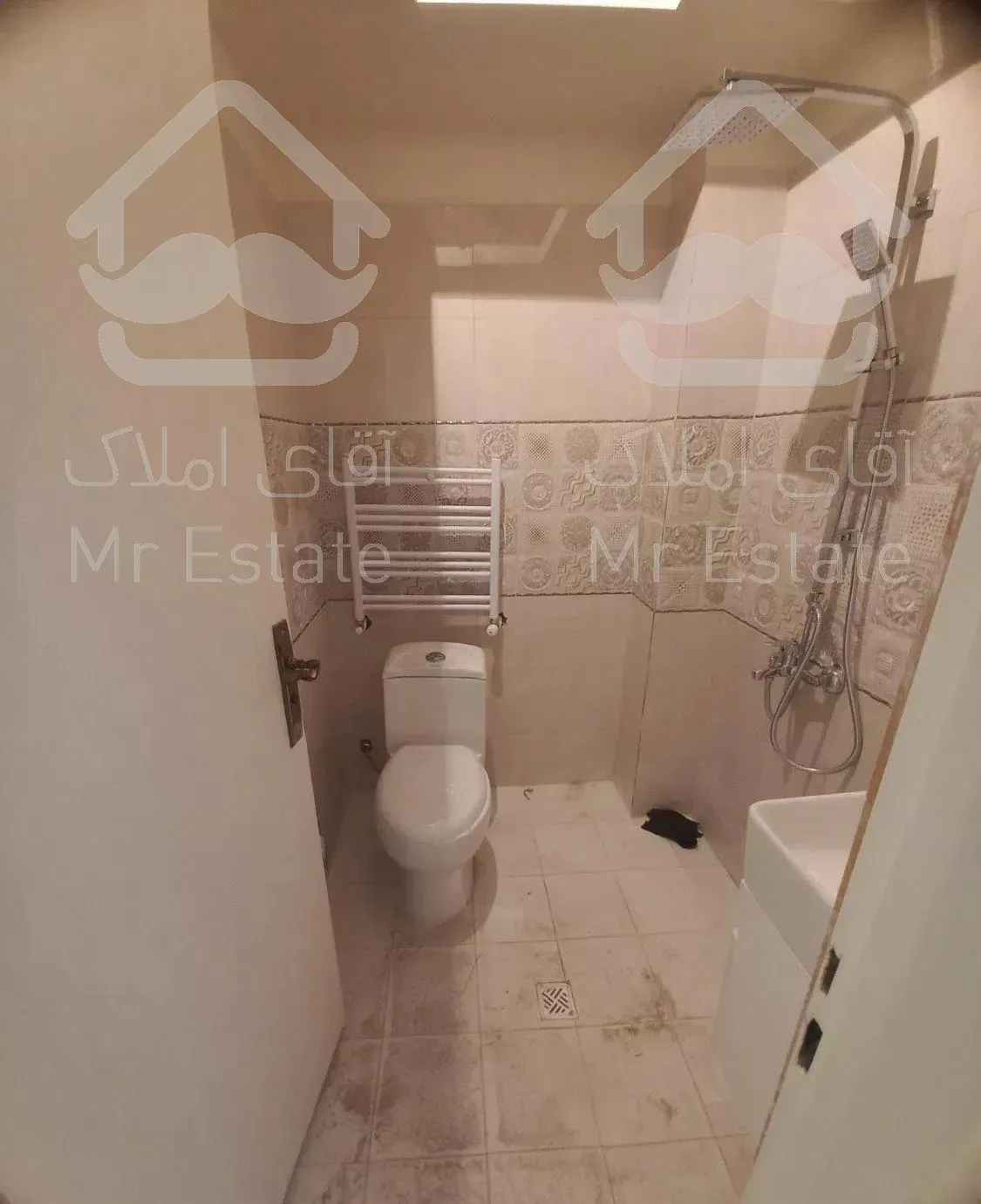 ۱۳۰ متر ۳ خواب فول کلید نخورده سالن پرده خور