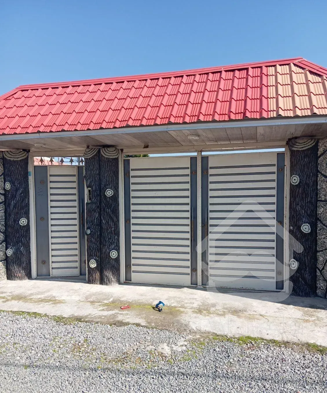 فروش ملک  با ۷۵۰متراژ  با ۲۲۰متر بنا