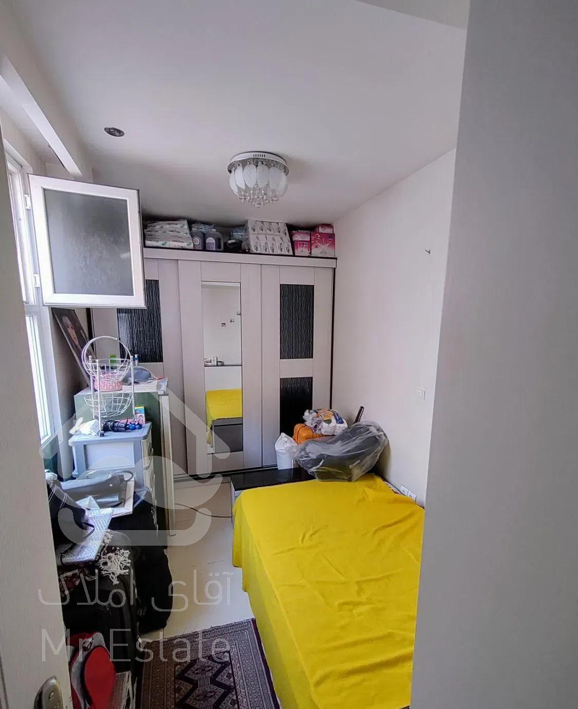 کوی بیمه/87متر/جنوبی رو به آفتاب/طبقه 4 از 5