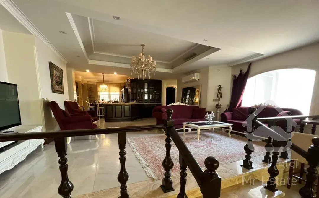 شیراز شمالی * ۱۵۰ متر / ۲ پارکینگ سندی */