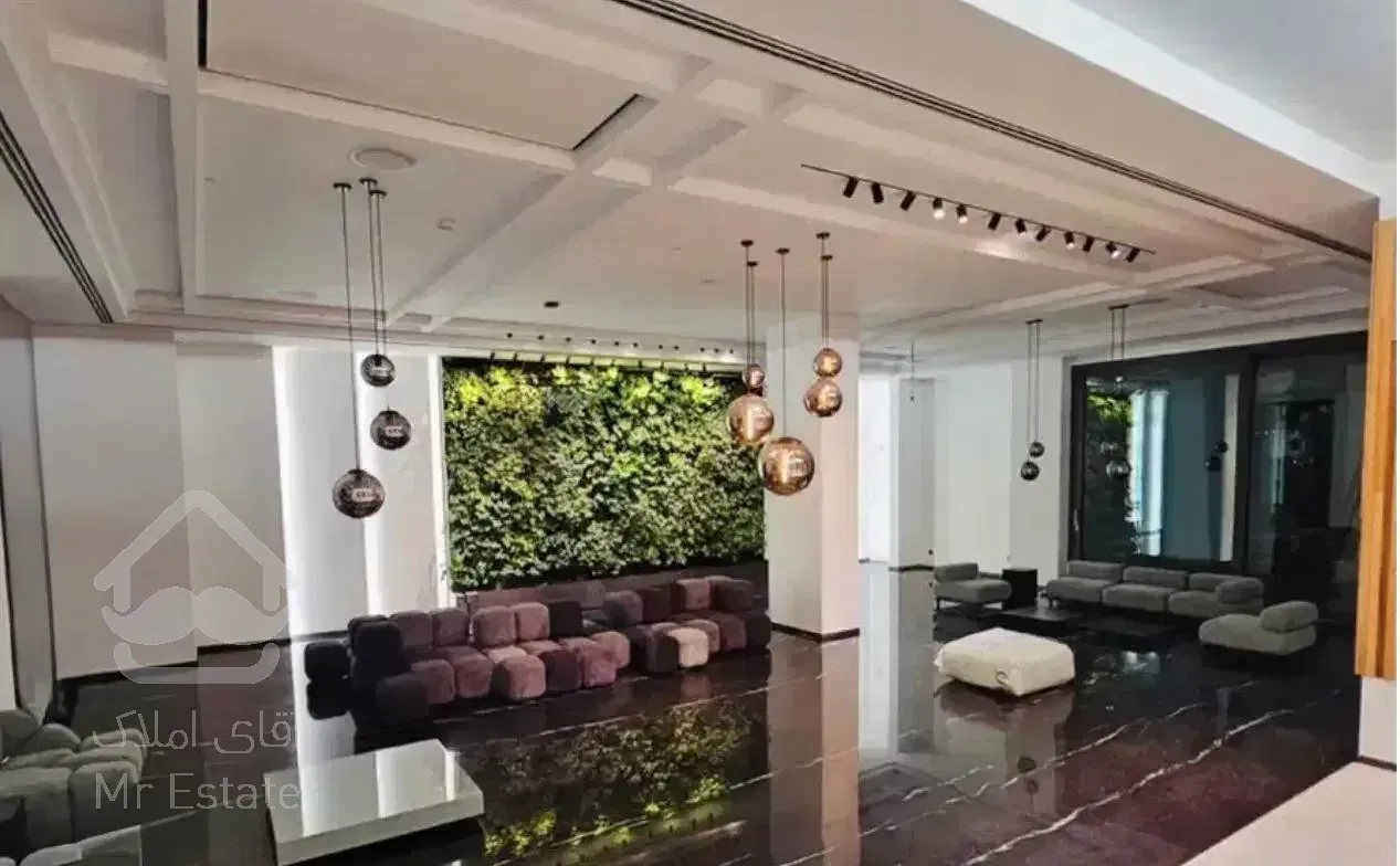 نیاوران /136 متر دو خوابه /مشاعات فعال/ویو کوهستان