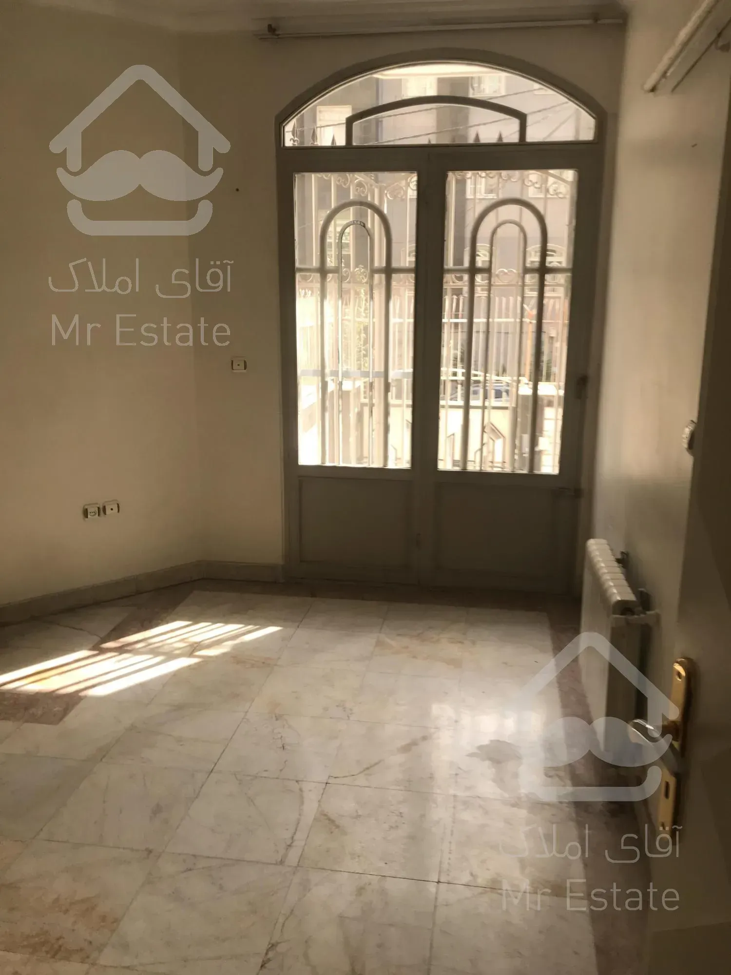 ۱۱۰ متر گلستانها/رهن کامل/فول/پارکینگ حیاط