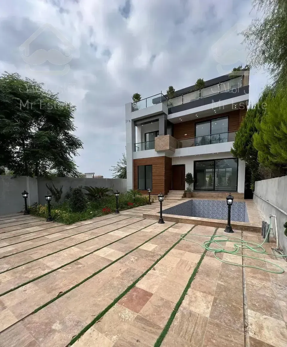 ویلا تریپلکس استخردار/نما مدرن /فاصله تا ساحل کم