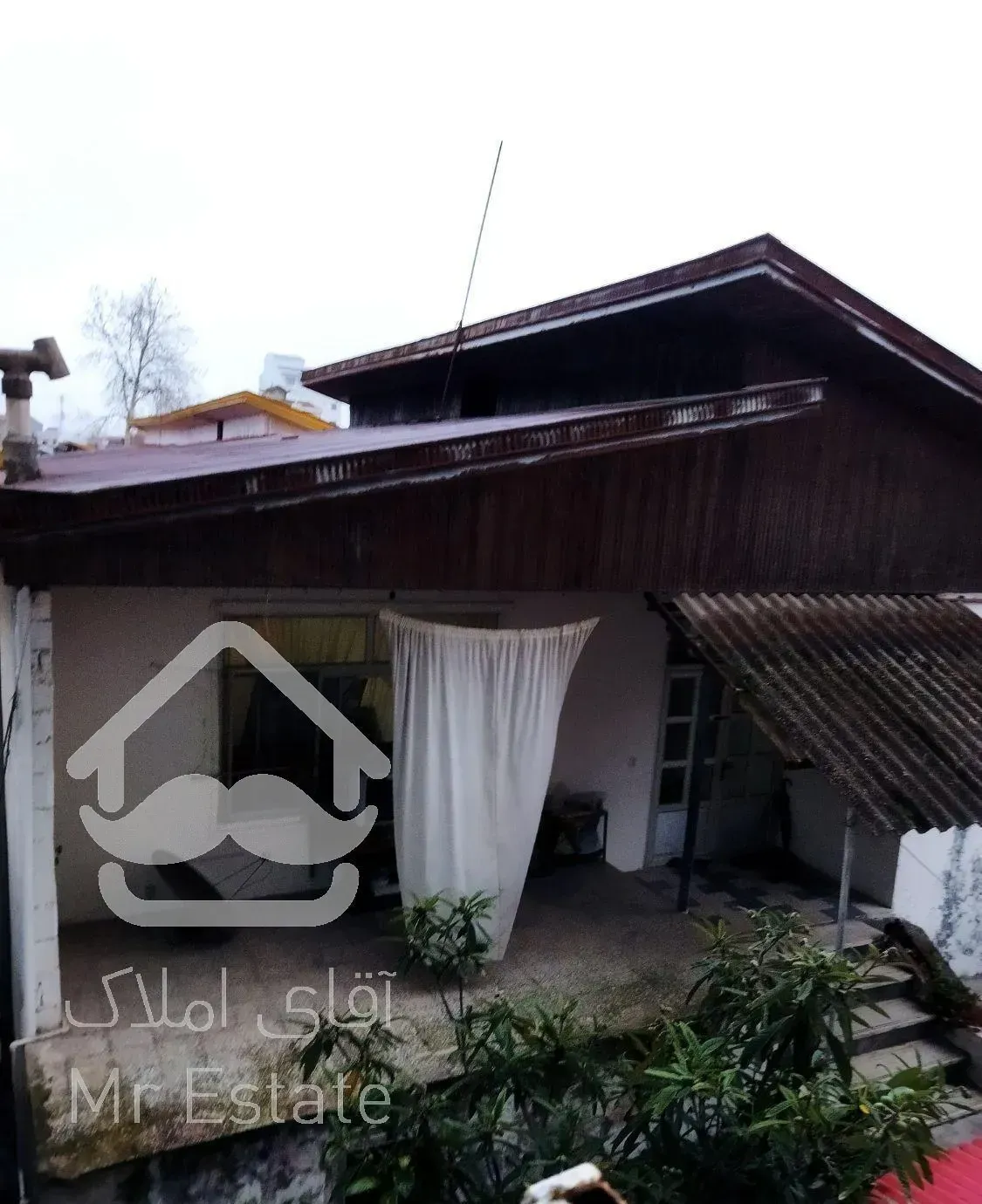 ویلای ۱۱۰مترزیربنا ودواتاق خوابه با درب ماشین رو