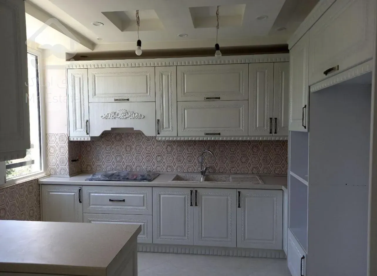 فروش ۳طبقه بنا در ۲۰۳متر زمین / راه آهن / گلستان