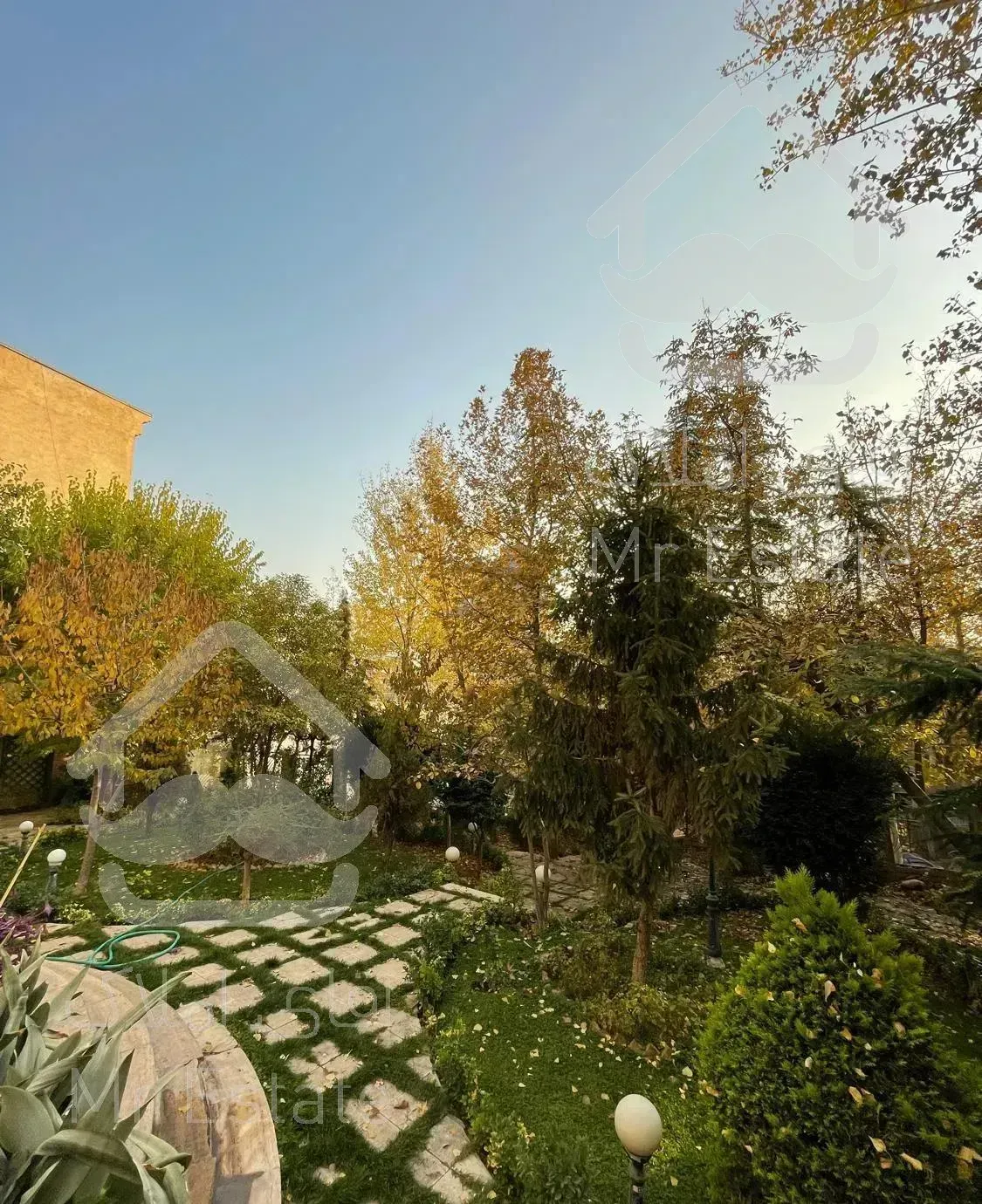 نیاوران گلسنگ پنت هاوس ۳۷۰ متر همراه ۲۰۰ متر تراس