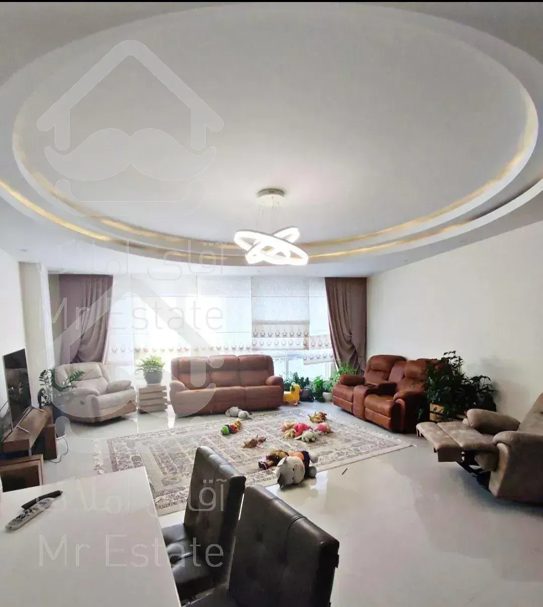 ۱۴۷متر افتخاری/نوساز/روف گاردن