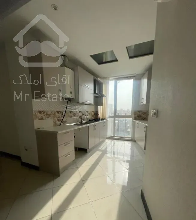 شریعتی معلم مرودشت غرق نور دو طرف