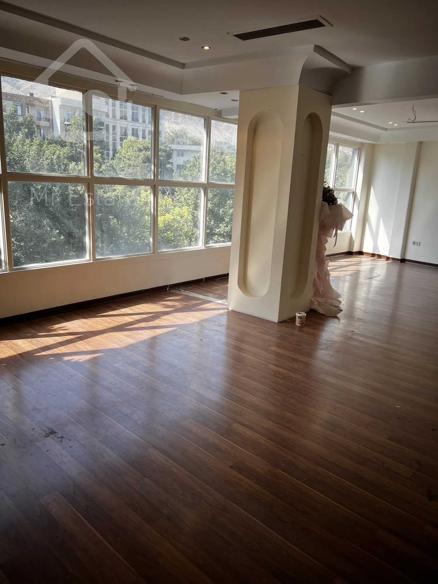 اجاره سند اداری ۹۲ متر بر ولیعصر