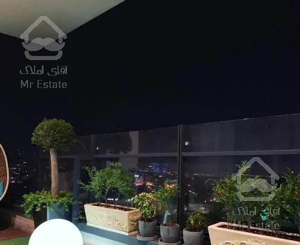 اپارتمان۱۲۵متری‌همکف‌با‌حیاط۱۲۰متری چهارباغ‌بالا