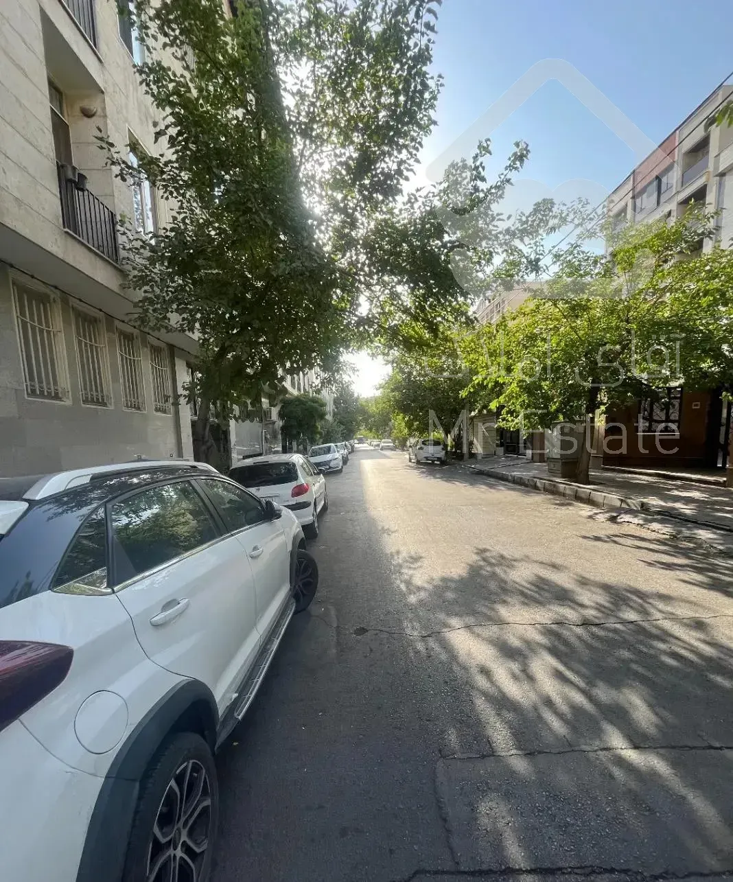۵۵متر یک خوابه روبه افتاب کم واحد شهران طوقانی