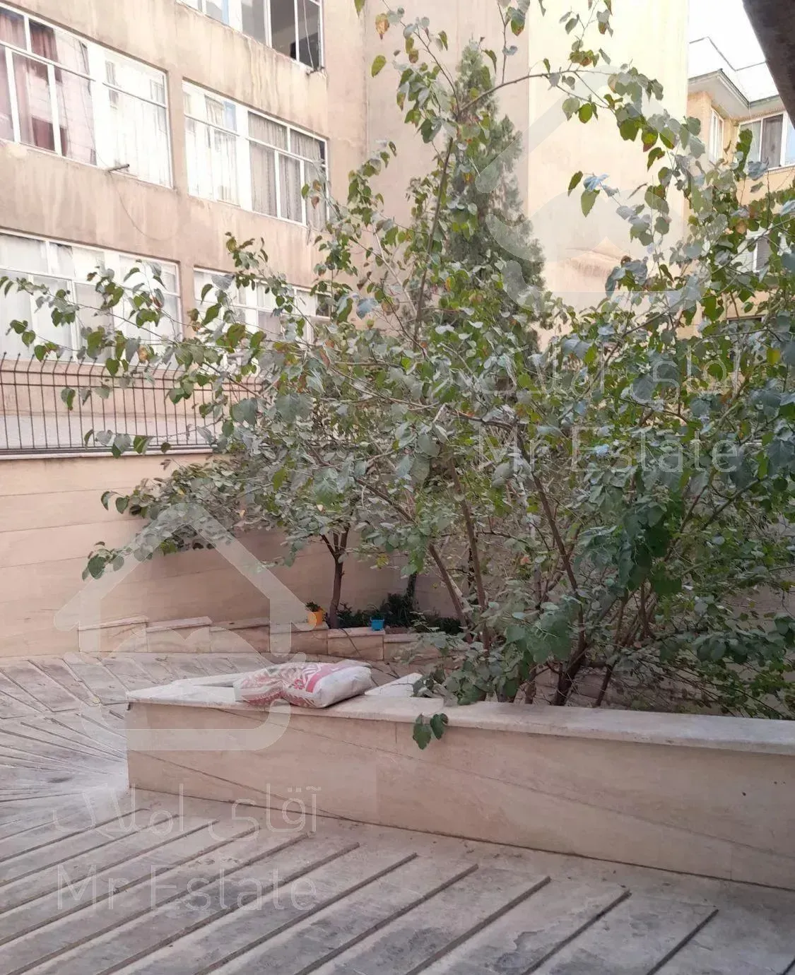 اپارتمان مسکونی ۱۲۰ متر/فول/نزدیک مترو/۲ پارکینگ