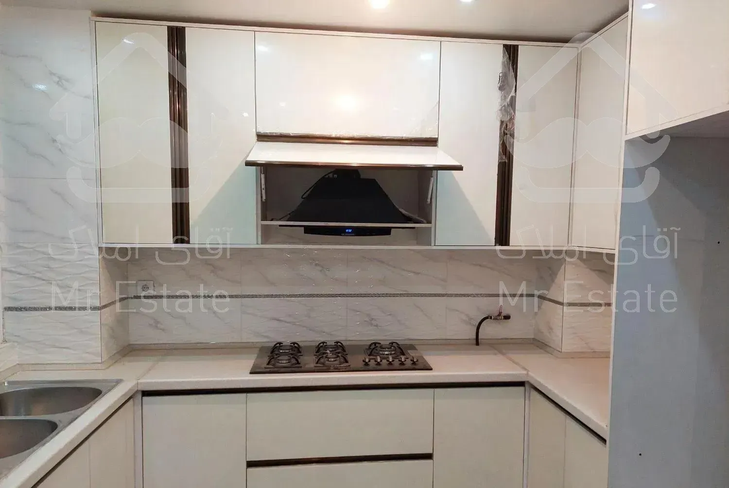 ۱۱۱مترشمال بلوارکشاورزتکواحدی۳خواب مترکلیدنخورده