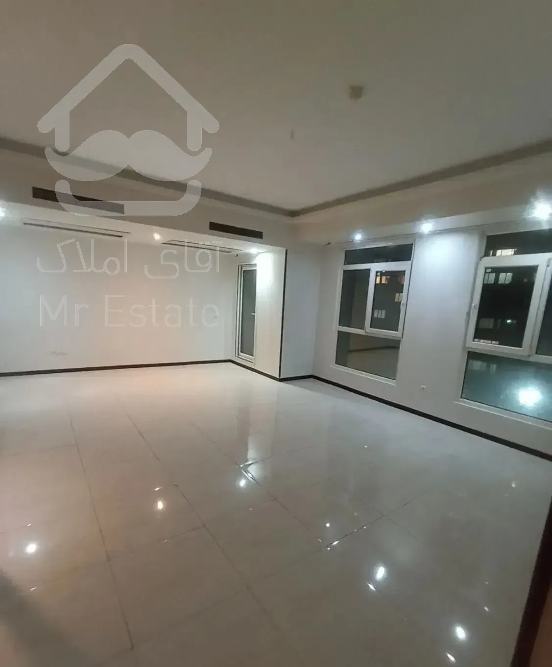 ۱۳۰ متری ۳ خواب تخلیه در دریاچه چیتگر