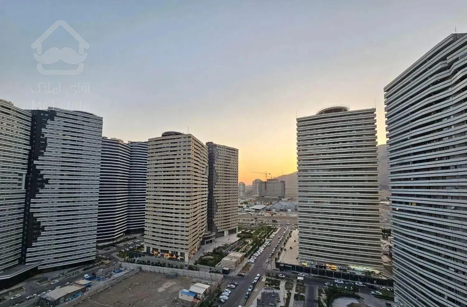 فروش واحد124متری دو خواب برج های G ارتش چیتگر