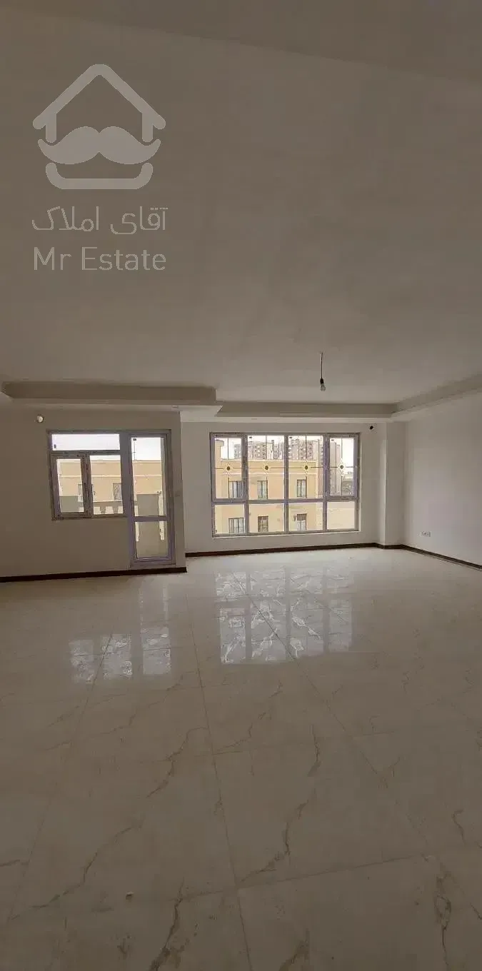 ۱۳۰متر/۳خواب/تک واحدی درجه یک