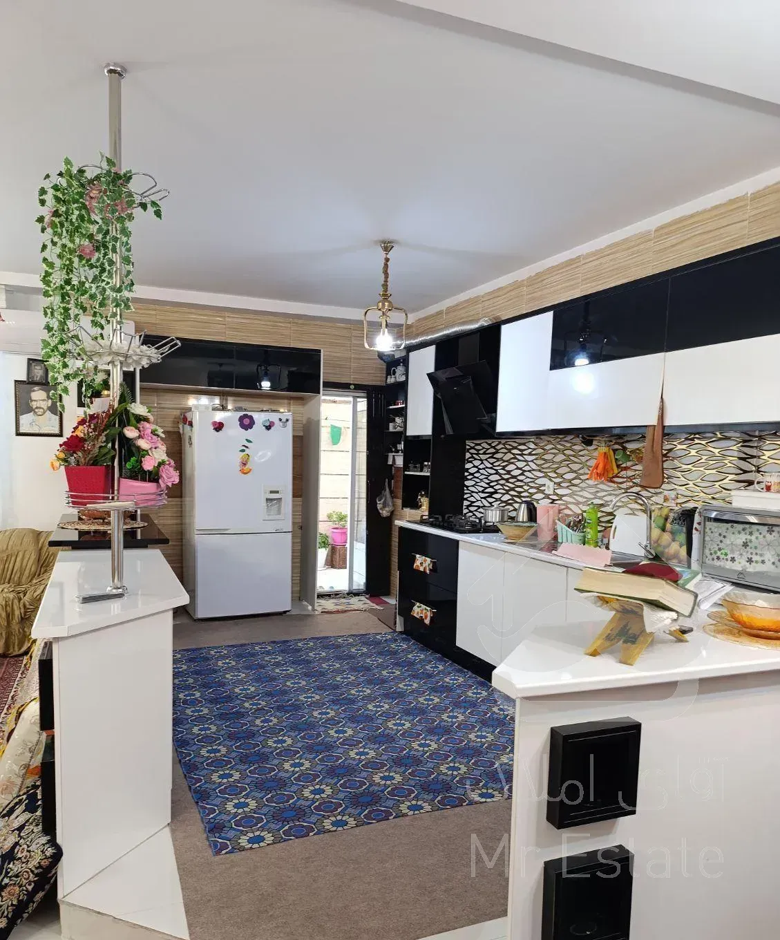 آپارتمان ۱۱۰ متری ۲ خوابه/ خ خاتم الانبیا