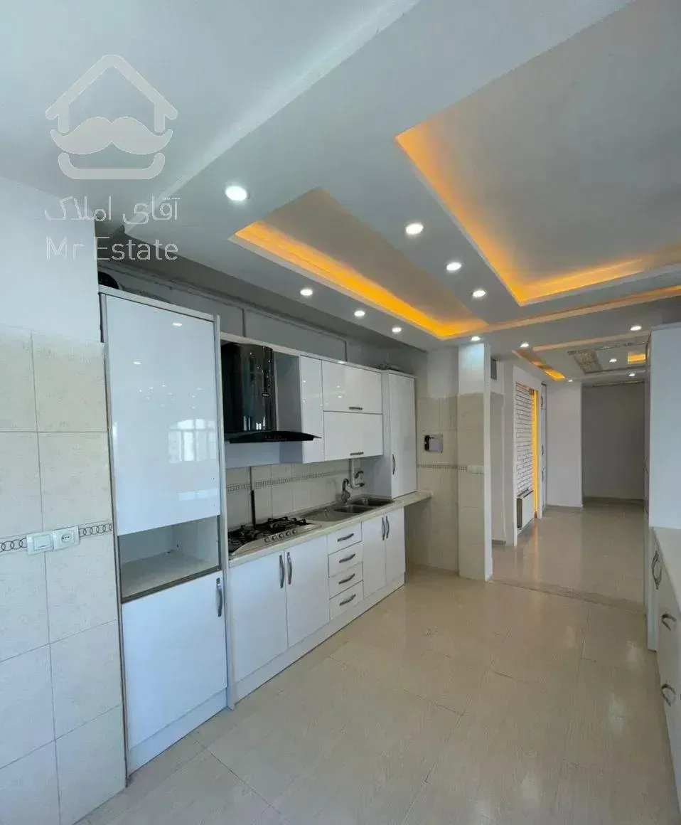 160متری فول  در میدان استقلال