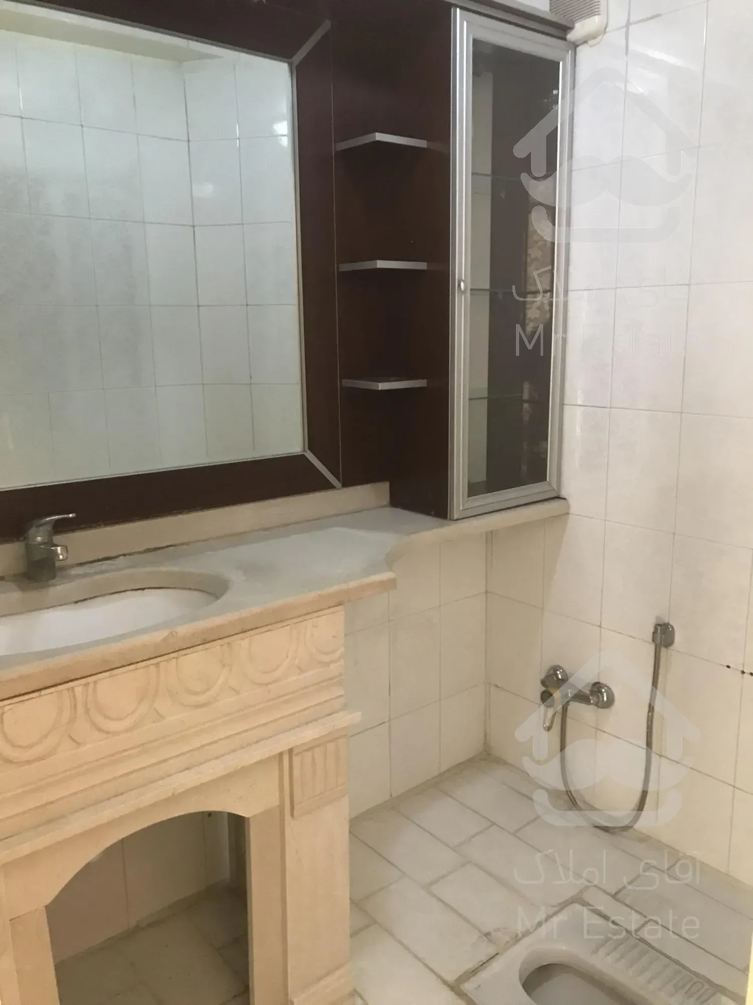 ۱۱۰ متر گلستانها/رهن کامل/فول/پارکینگ حیاط