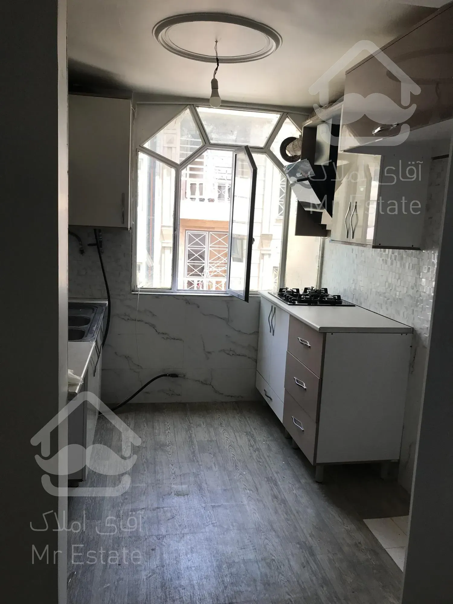 ۴۸ متر رهن/ لوکیشن عالی/انباری