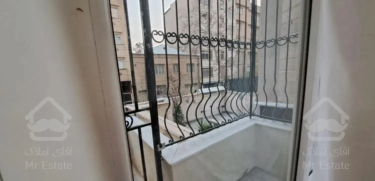 ۹۷ متری/تک واحدی/طبقه اول/ کوچه منطقه