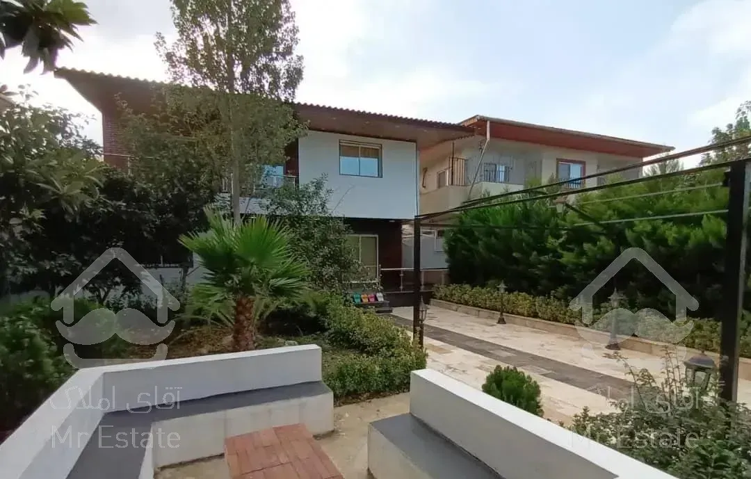 سیصد متری سند دار