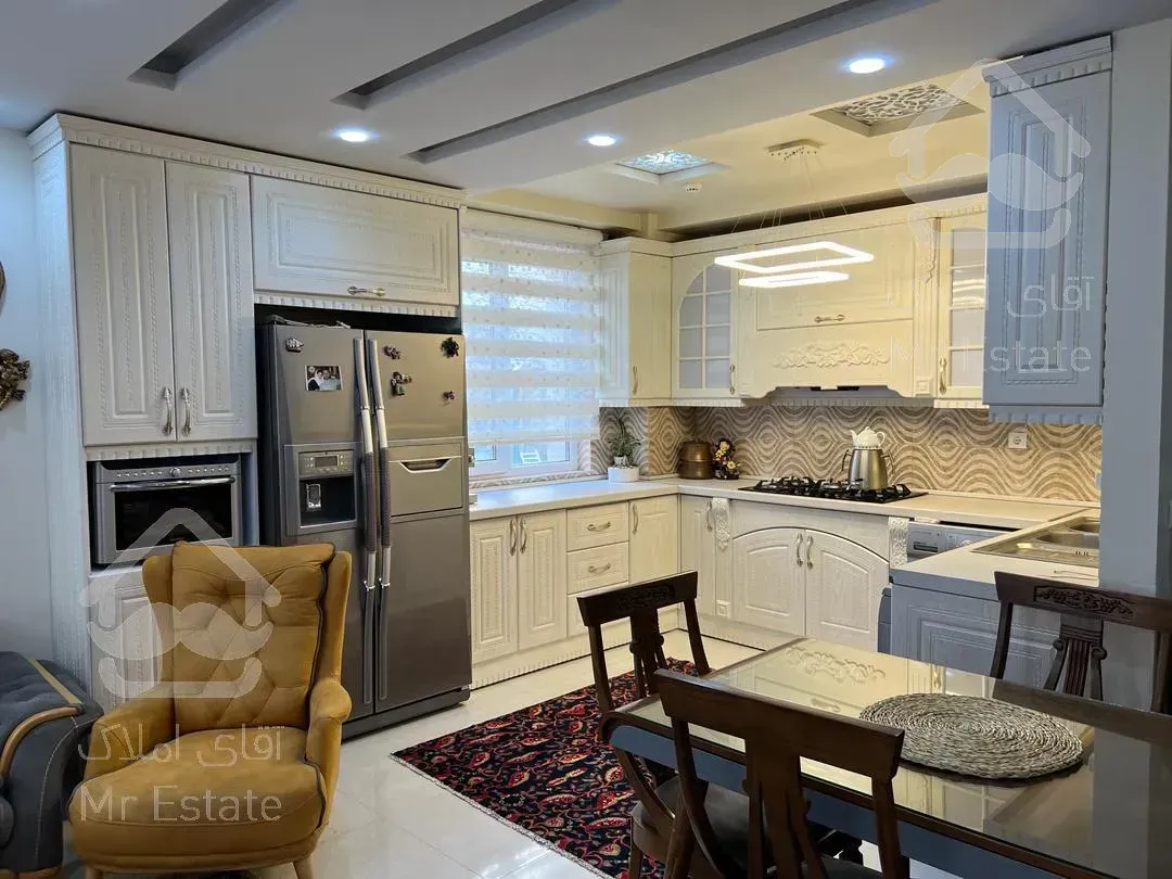 ۹۲ متری فول امکانات سالن پرده خور