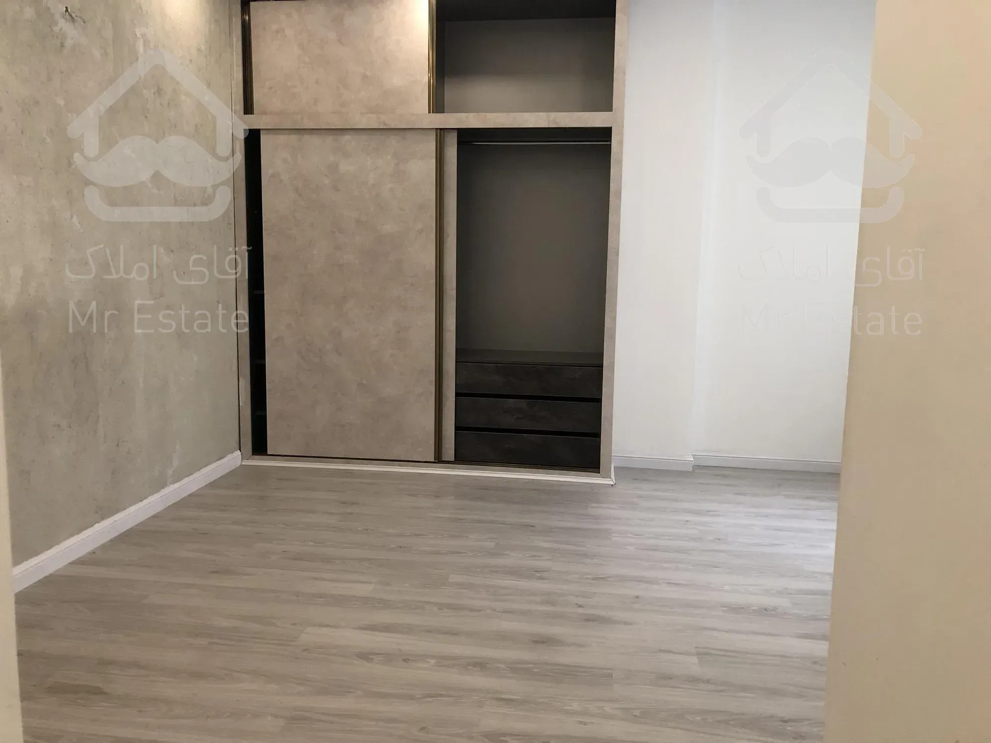 رهن و اجاره آپارتمان سه خوابه آجودانیه