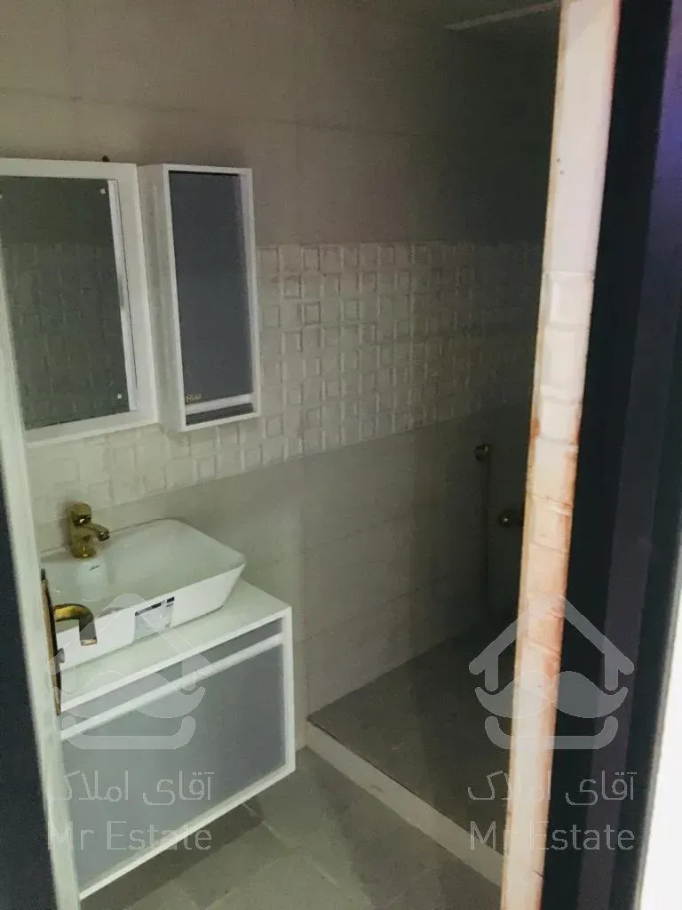 ۱۶۰۰متر سند اداری بخارست