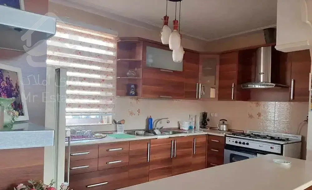 واحد ۱۲۰ متری دربستی حیاط دار  خ تهران / مهتاب