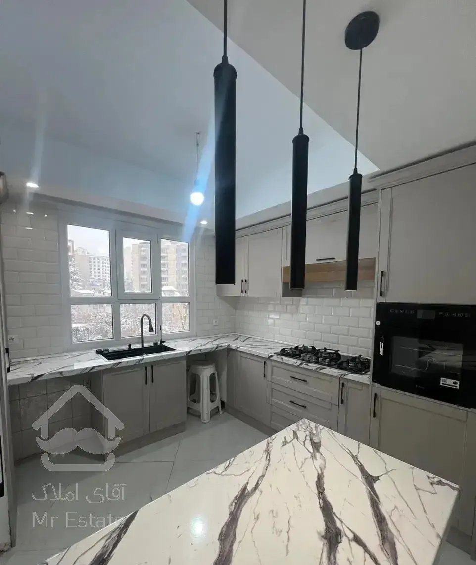 آپارتمان ۹۳متر /۲ خواب/غرق نور /دیباجی جنوبی