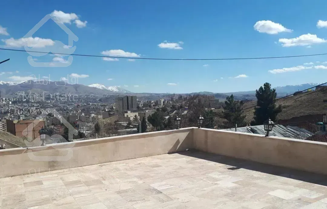 ویلا روی تپه با دید  و محیطی دنج و ارام