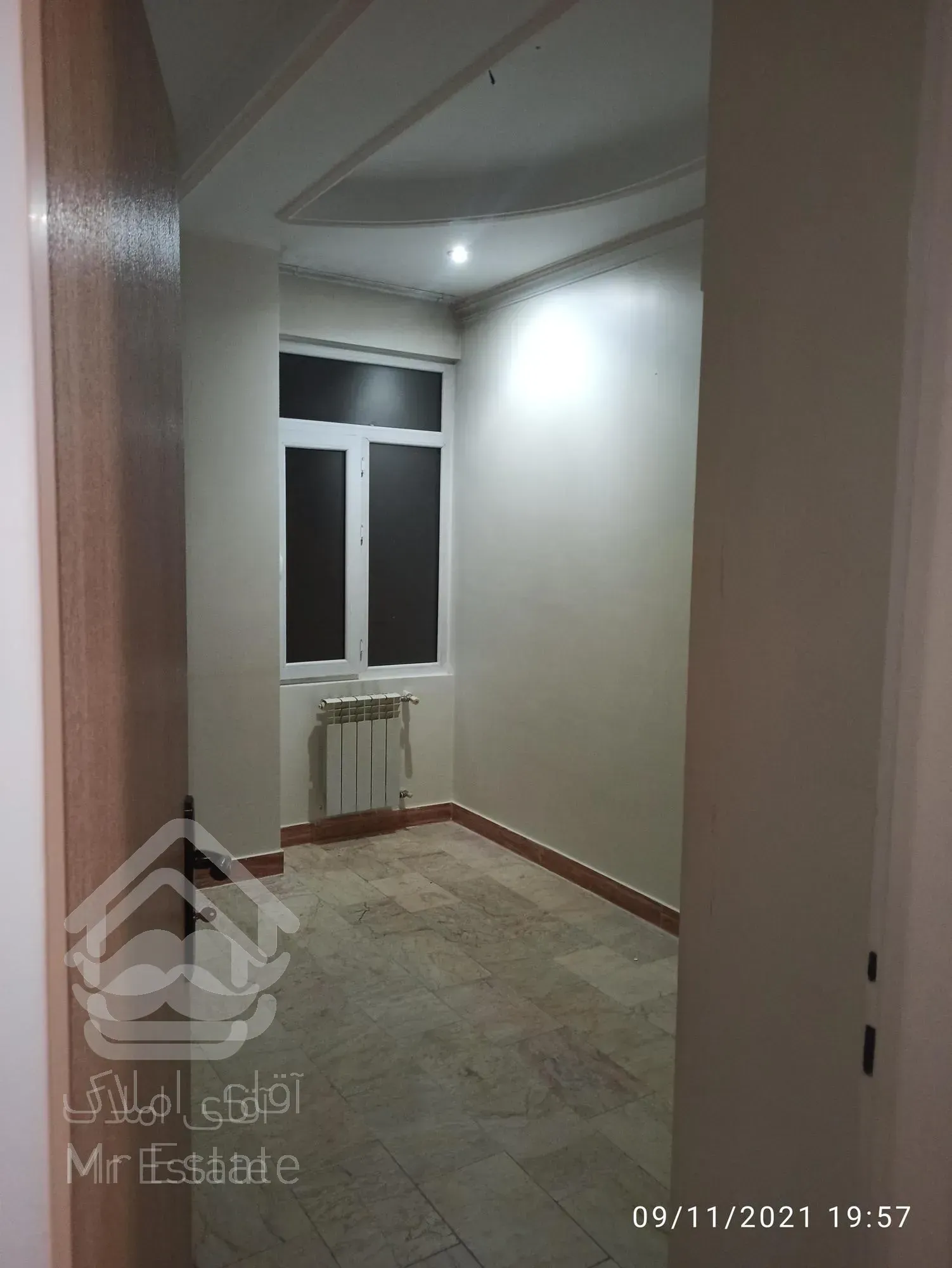 ۱۰۰ متر فول مرزداران سالن پرده خور