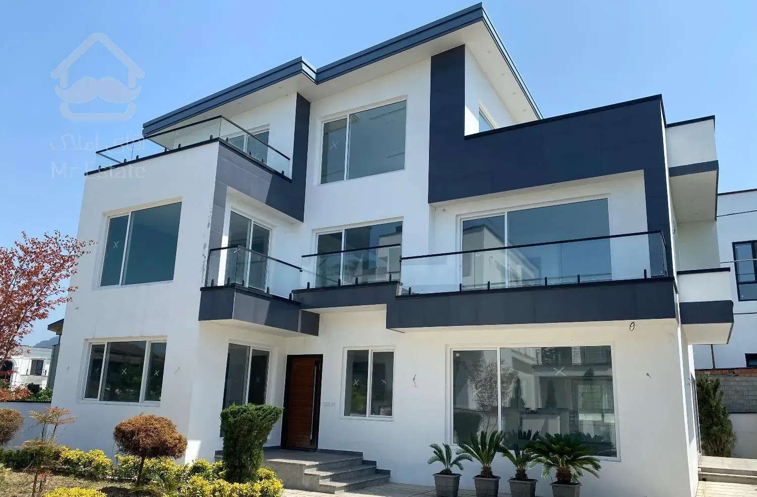 ویلا مدرن استخر آسانسور شهرکی لتینگان