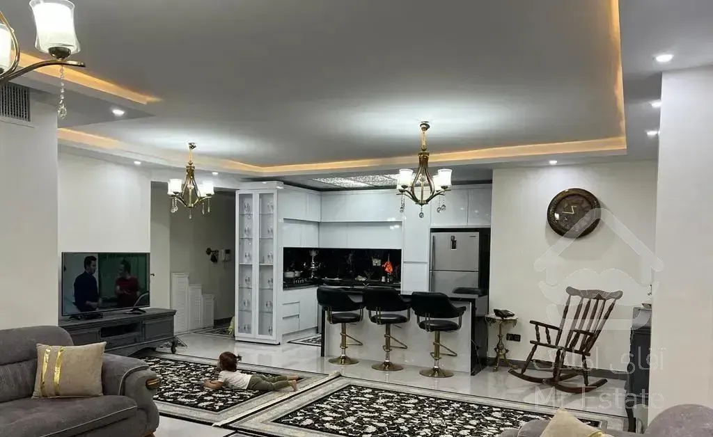 ۸۳ متر فول شیک ده ساله