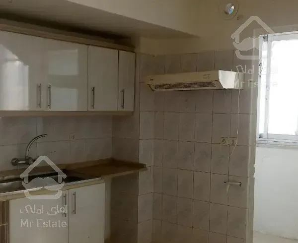 ۸۱ متر ۲ خواب اشرفی اصفهانی خ باهنر