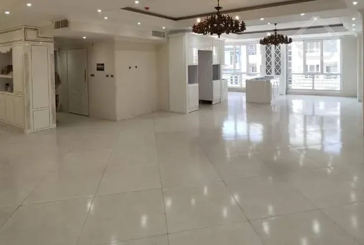 105 متر/ فول امکانات/ نوساز / خوش نقشه گذر پهن